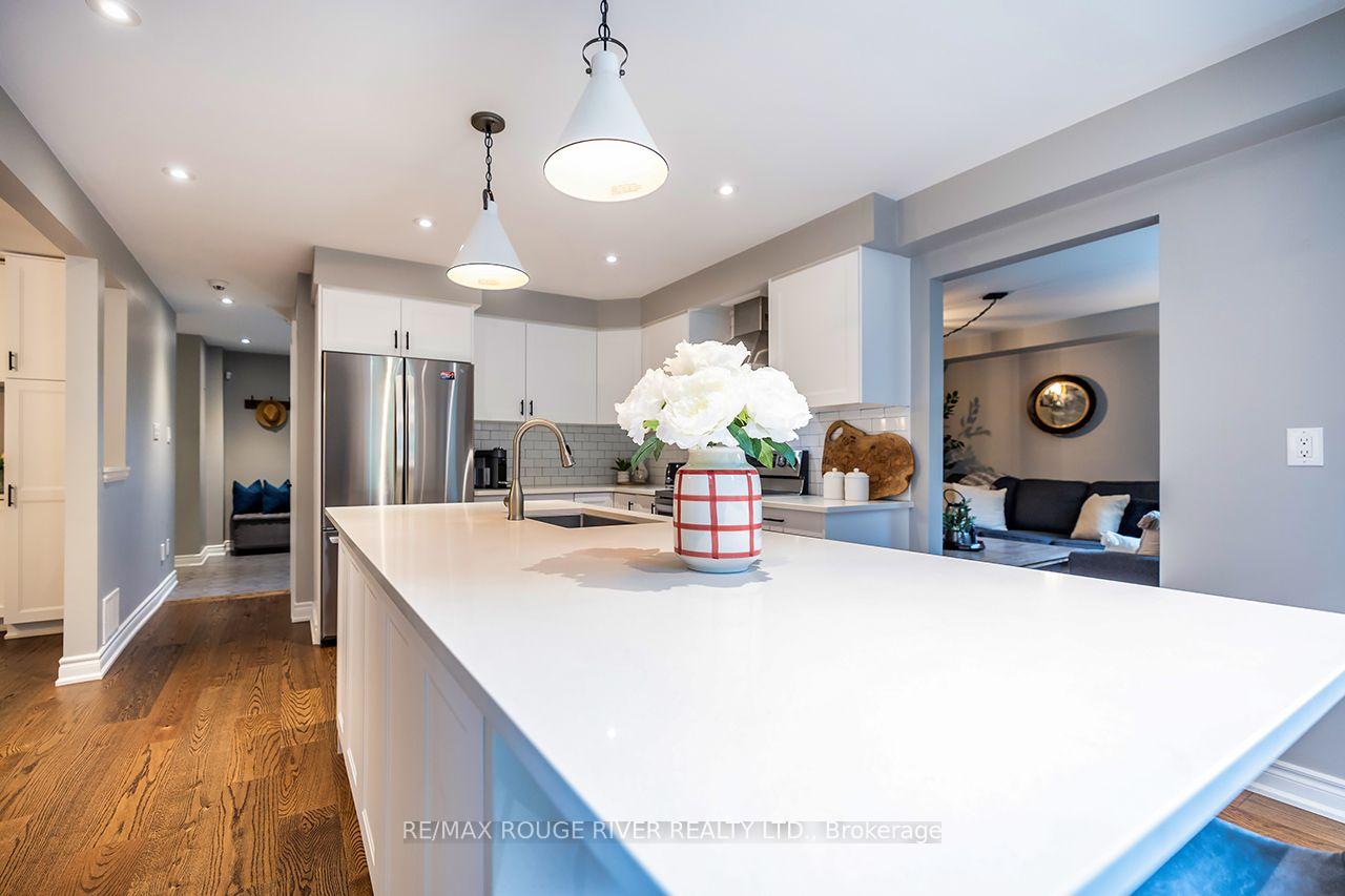 Photo 12 of 37 Wyndfield Crescent, Whitby, Pringle Creek — HOMEH