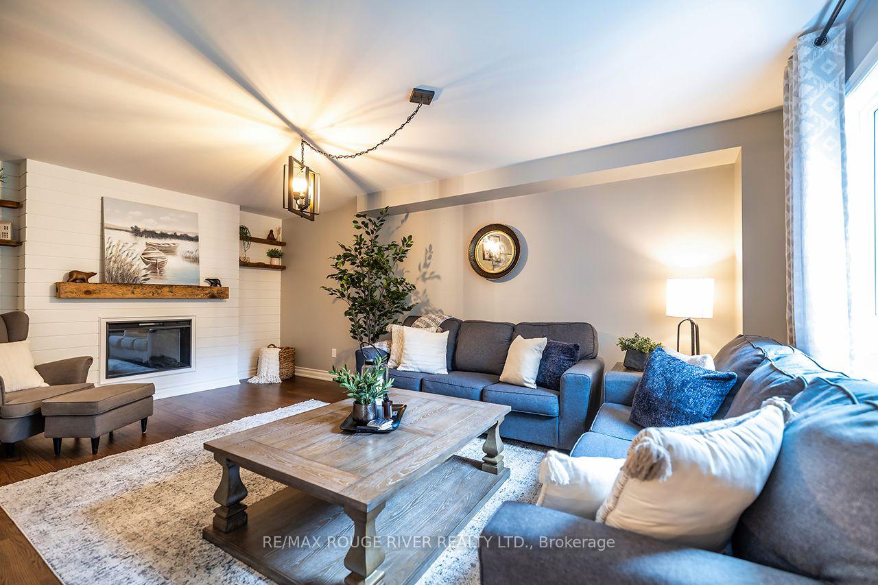Photo 16 of 37 Wyndfield Crescent, Whitby, Pringle Creek — HOMEH