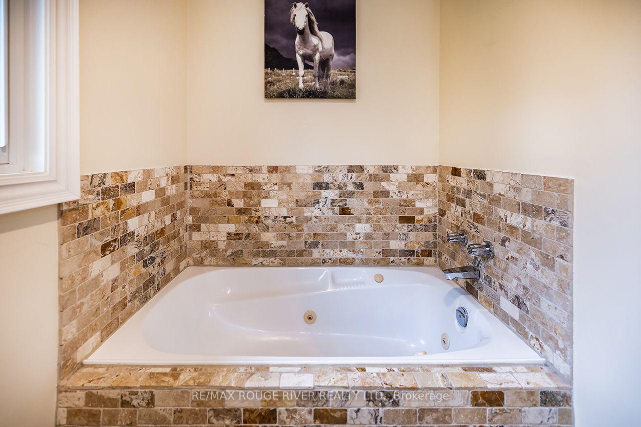 Photo 27 of 37 Wyndfield Crescent, Whitby, Pringle Creek — HOMEH