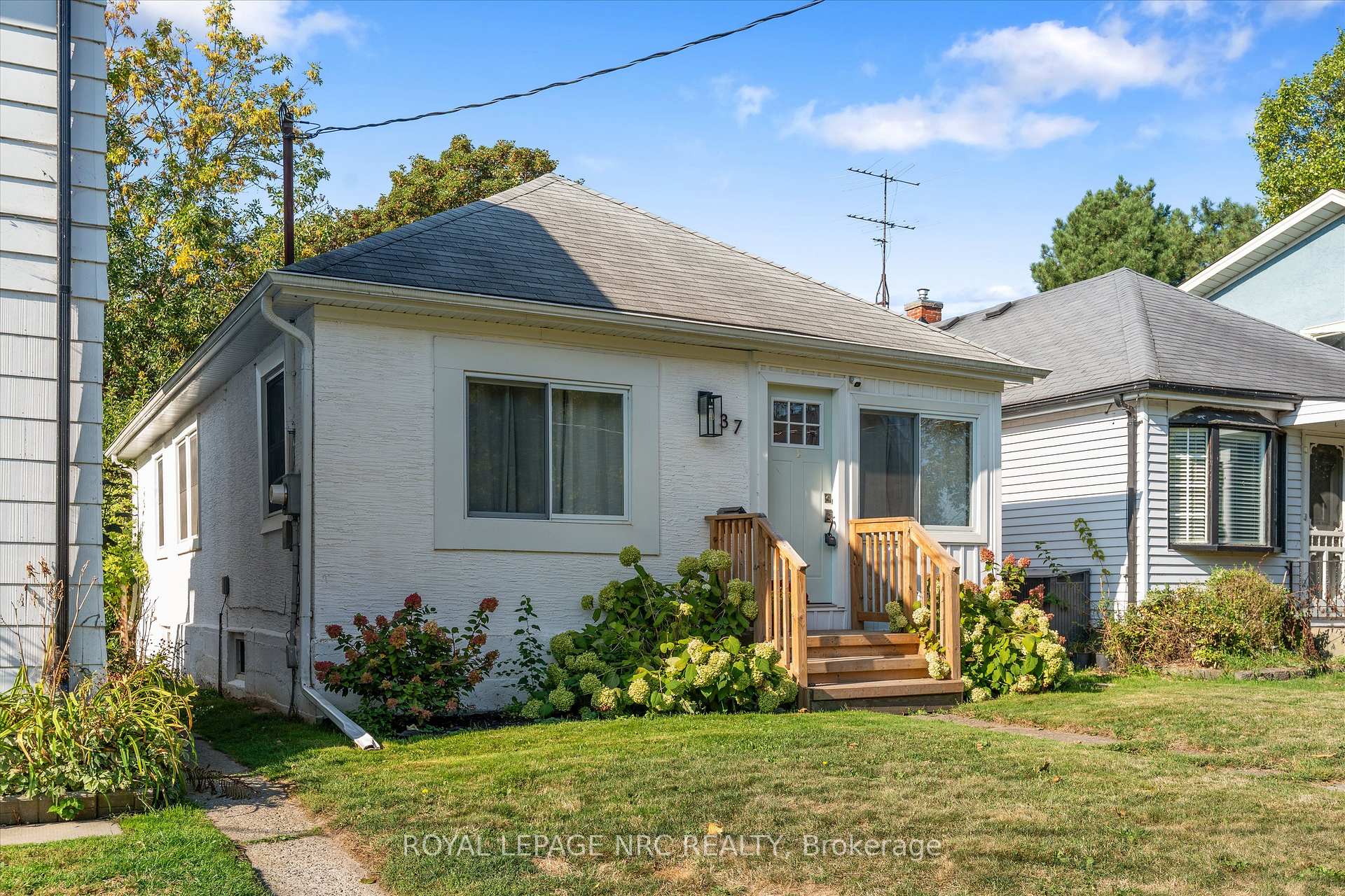 Photo 2 of 37 Lock Street, St. Catharines, Port Dalhousie — HOMEH