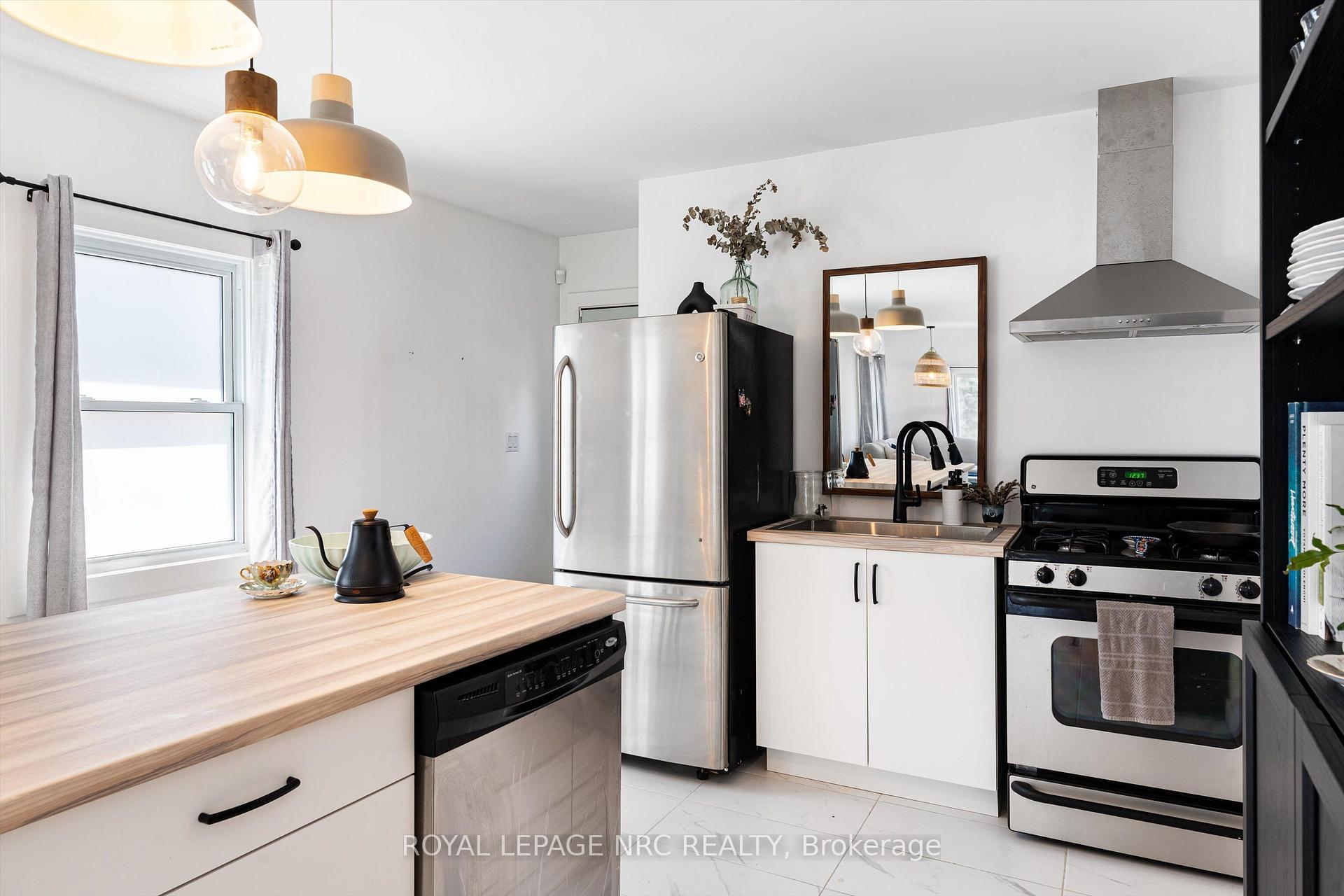 Photo 17 of 37 Lock Street, St. Catharines, Port Dalhousie — HOMEH