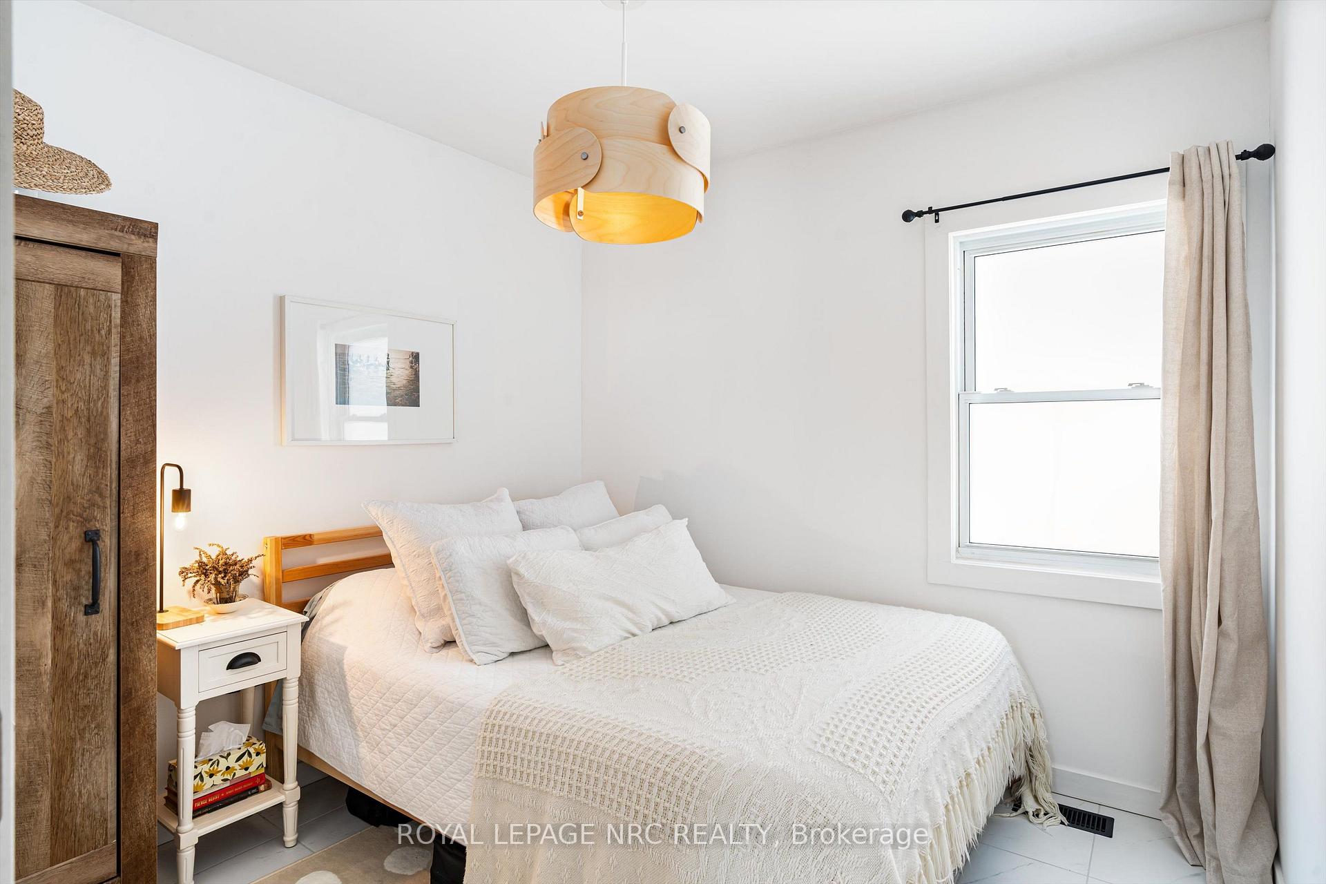 Photo 18 of 37 Lock Street, St. Catharines, Port Dalhousie — HOMEH