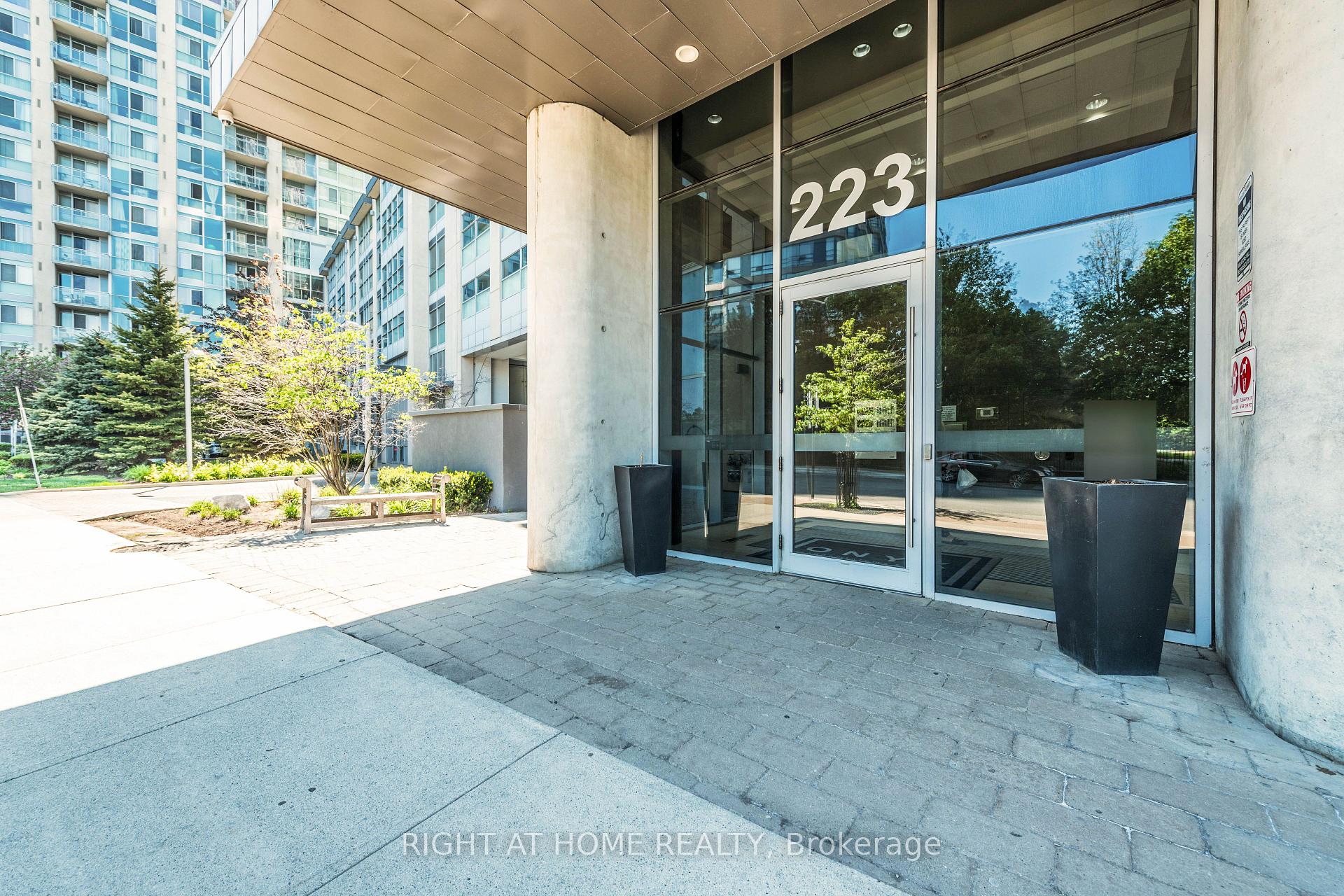 Photo 3 of Unit 2802, 223 Webb Drive, Mississauga, City Centre — HOMEH