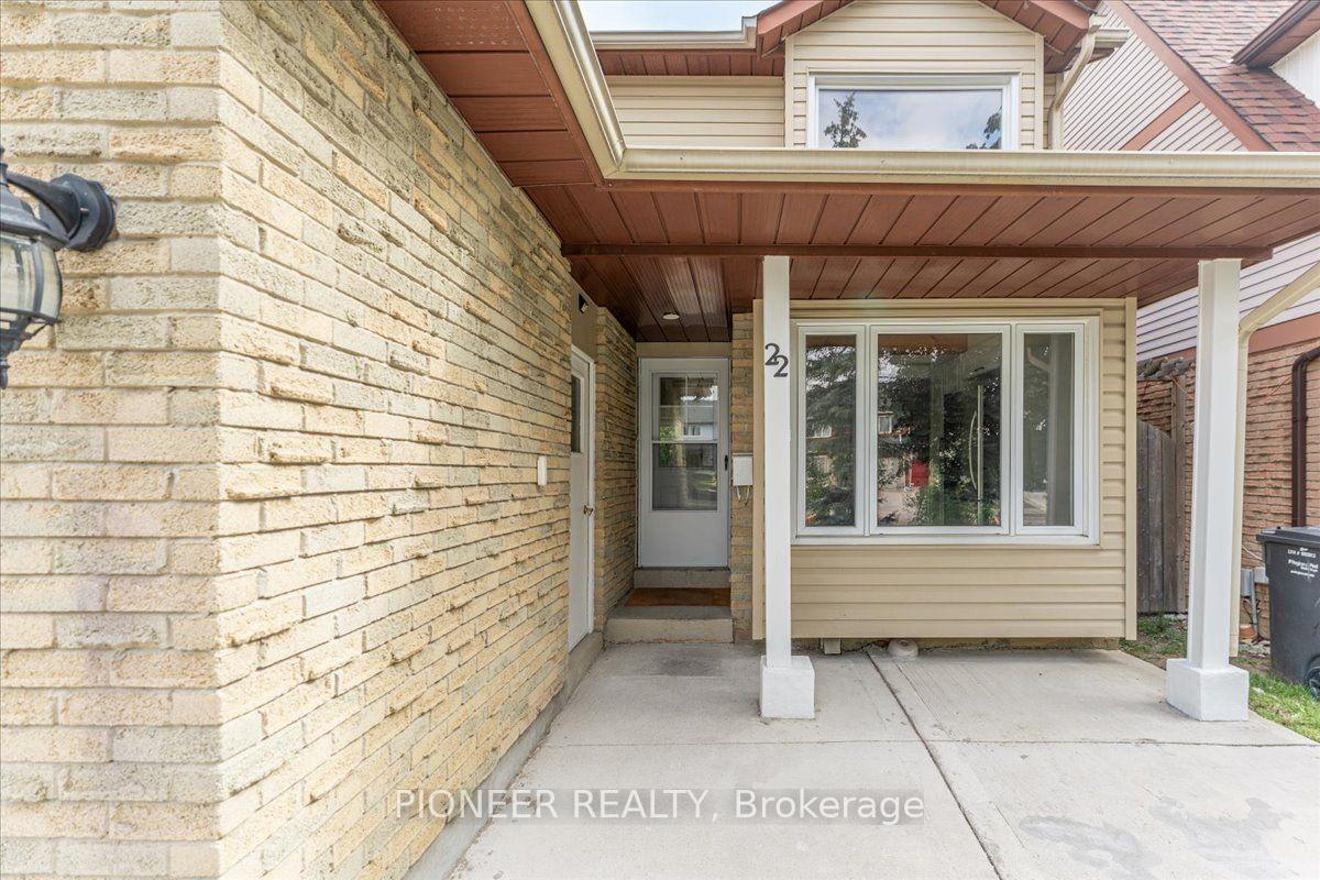 Photo 4 of 22 Wolverton Crescent, Brampton, Central Park — HOMEH