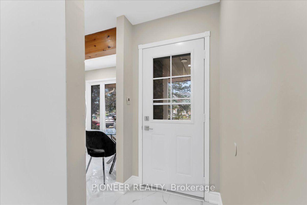 Photo 5 of 22 Wolverton Crescent, Brampton, Central Park — HOMEH