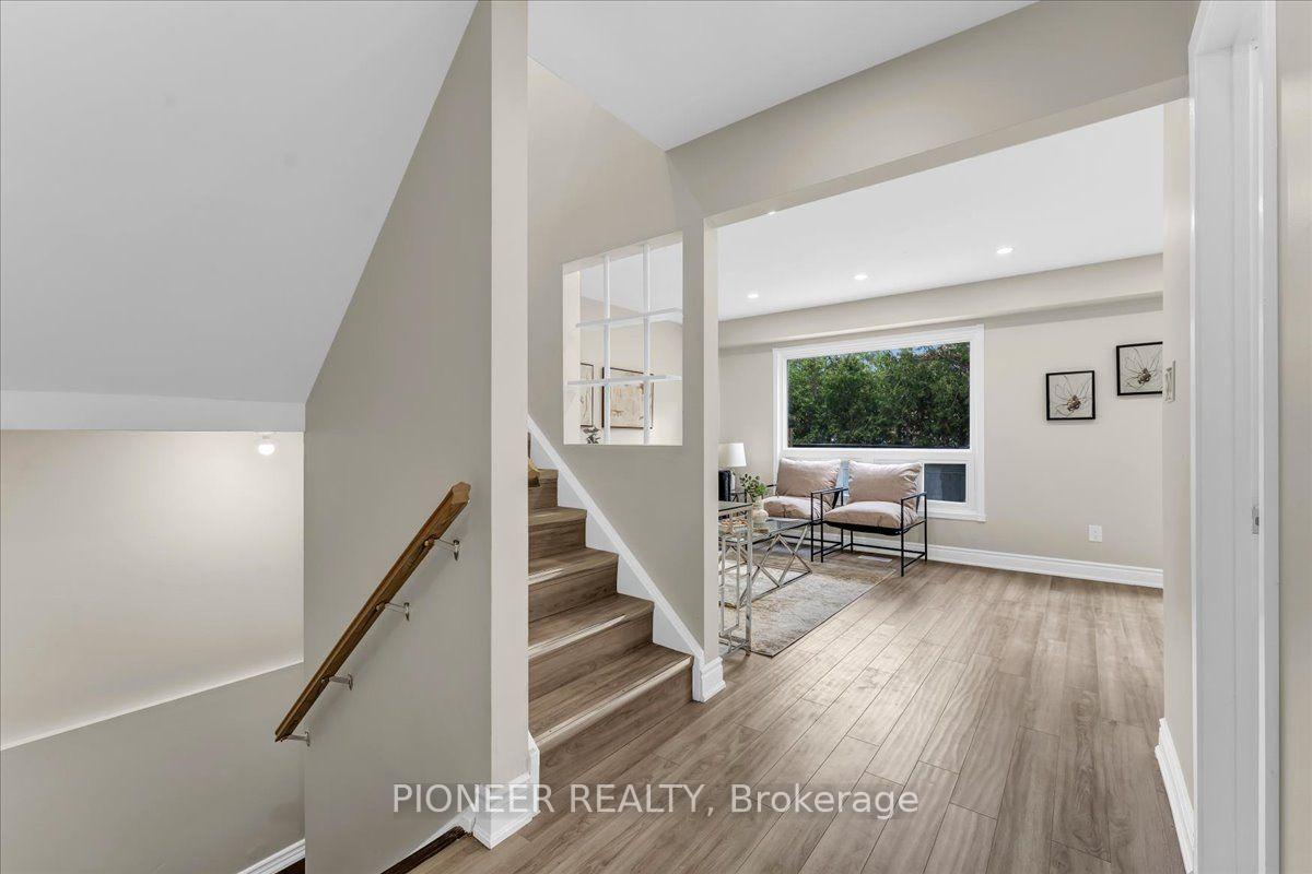 Photo 6 of 22 Wolverton Crescent, Brampton, Central Park — HOMEH
