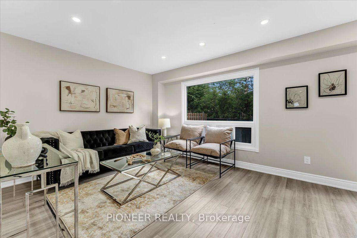 Photo 7 of 22 Wolverton Crescent, Brampton, Central Park — HOMEH