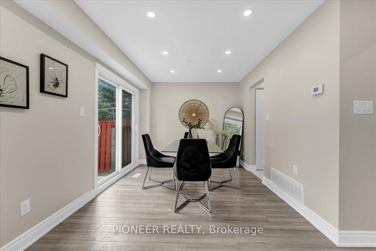 Photo 9 of 22 Wolverton Crescent, Brampton, Central Park — HOMEH