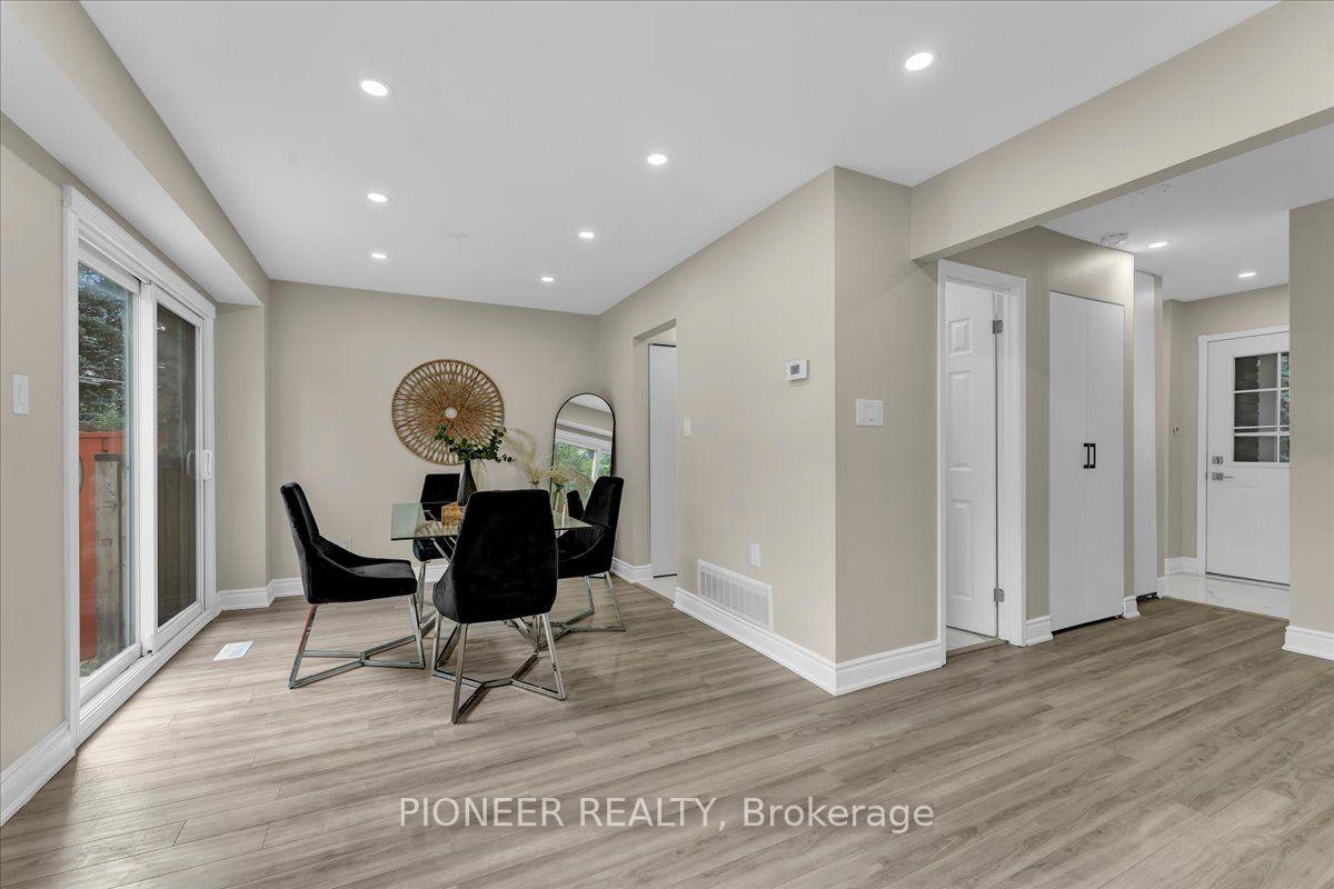 Photo 10 of 22 Wolverton Crescent, Brampton, Central Park — HOMEH