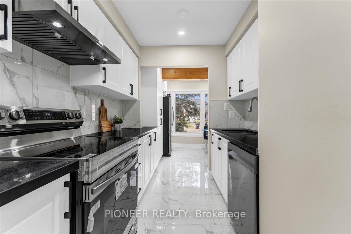 Photo 11 of 22 Wolverton Crescent, Brampton, Central Park — HOMEH