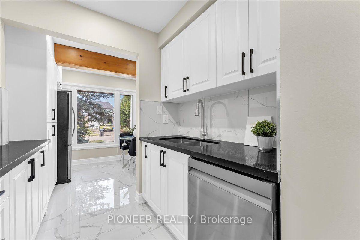 Photo 12 of 22 Wolverton Crescent, Brampton, Central Park — HOMEH