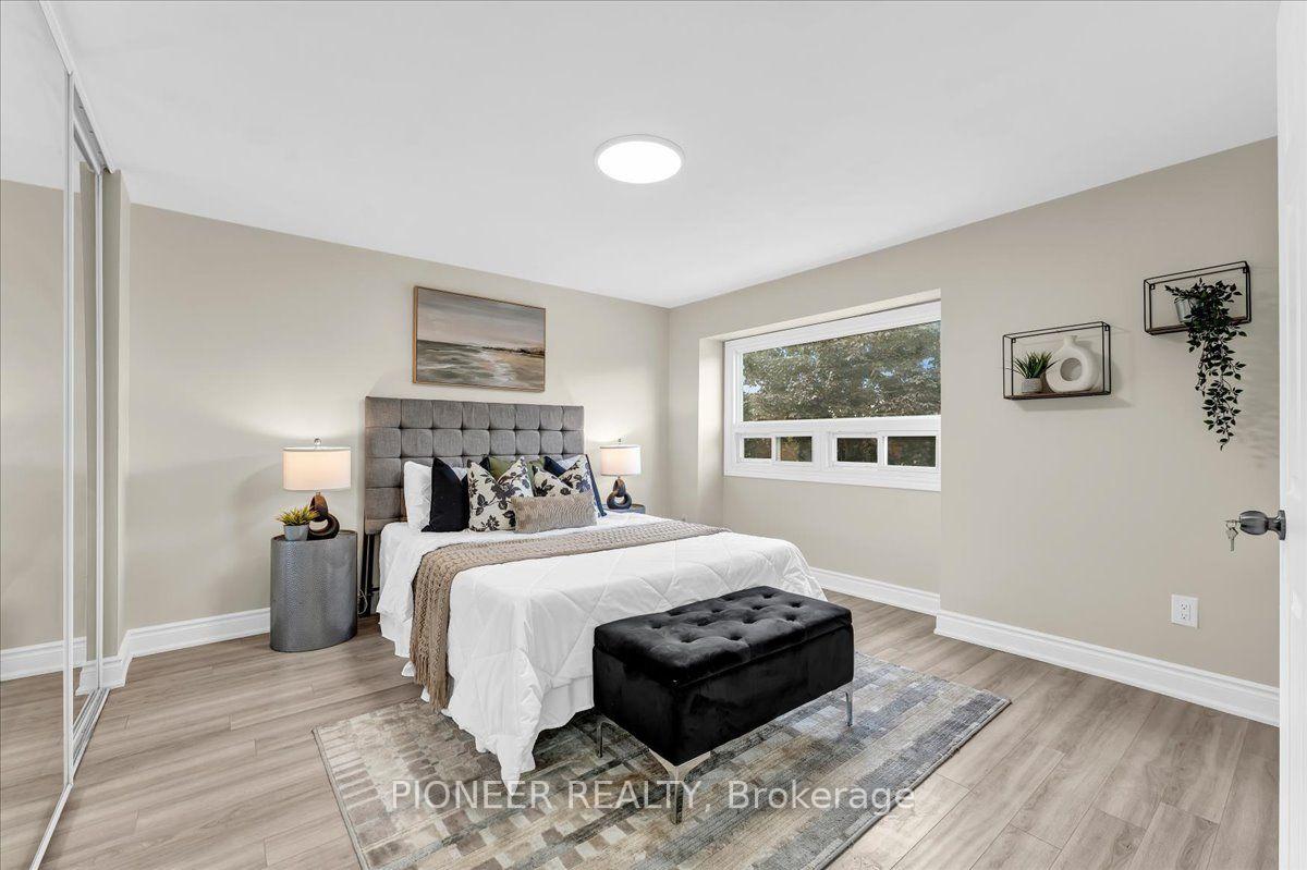 Photo 18 of 22 Wolverton Crescent, Brampton, Central Park — HOMEH