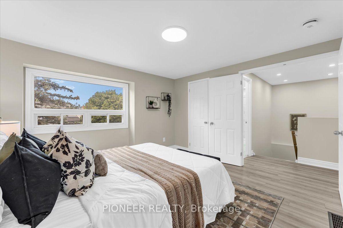 Photo 20 of 22 Wolverton Crescent, Brampton, Central Park — HOMEH