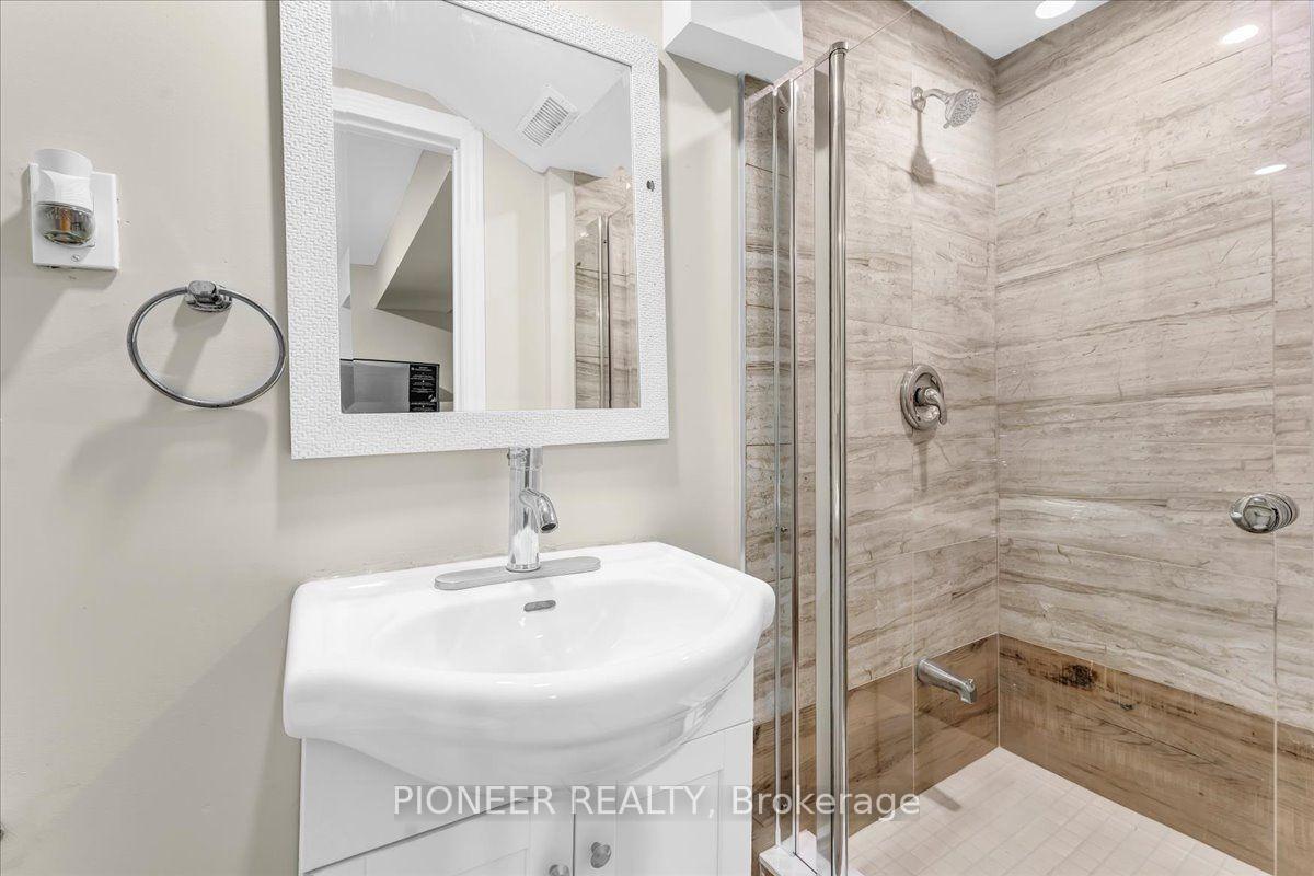 Photo 34 of 22 Wolverton Crescent, Brampton, Central Park — HOMEH