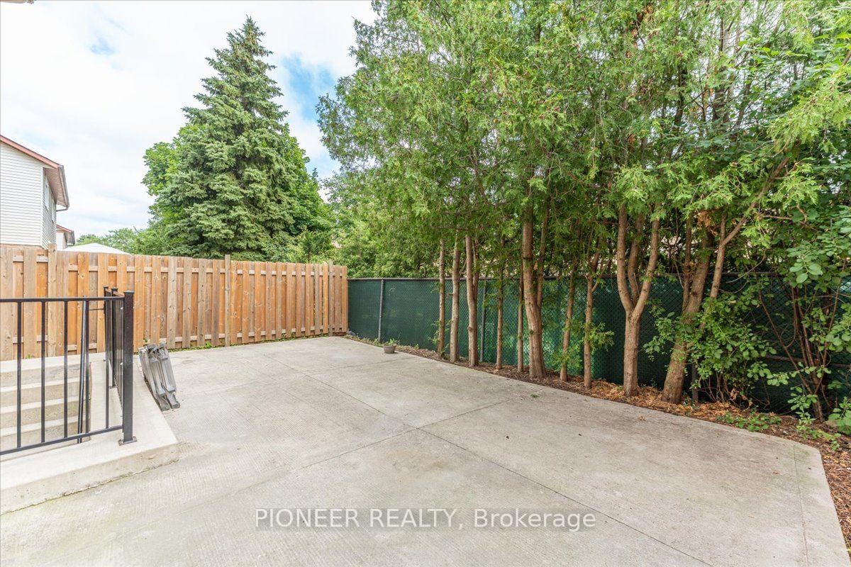 Photo 35 of 22 Wolverton Crescent, Brampton, Central Park — HOMEH