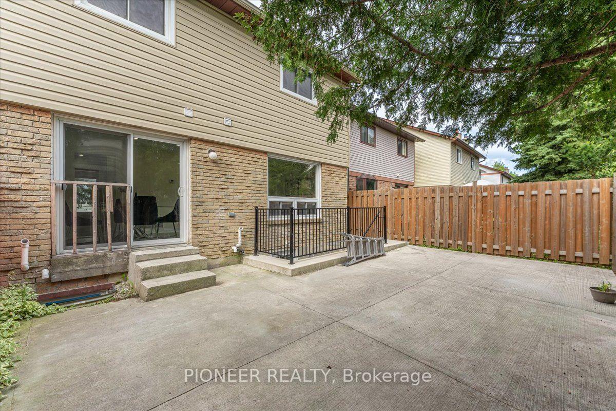 Photo 36 of 22 Wolverton Crescent, Brampton, Central Park — HOMEH