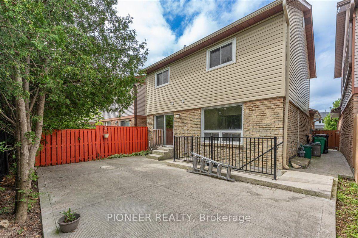 Photo 37 of 22 Wolverton Crescent, Brampton, Central Park — HOMEH