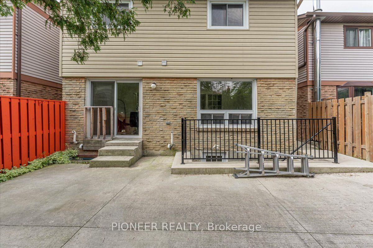 Photo 40 of 22 Wolverton Crescent, Brampton, Central Park — HOMEH