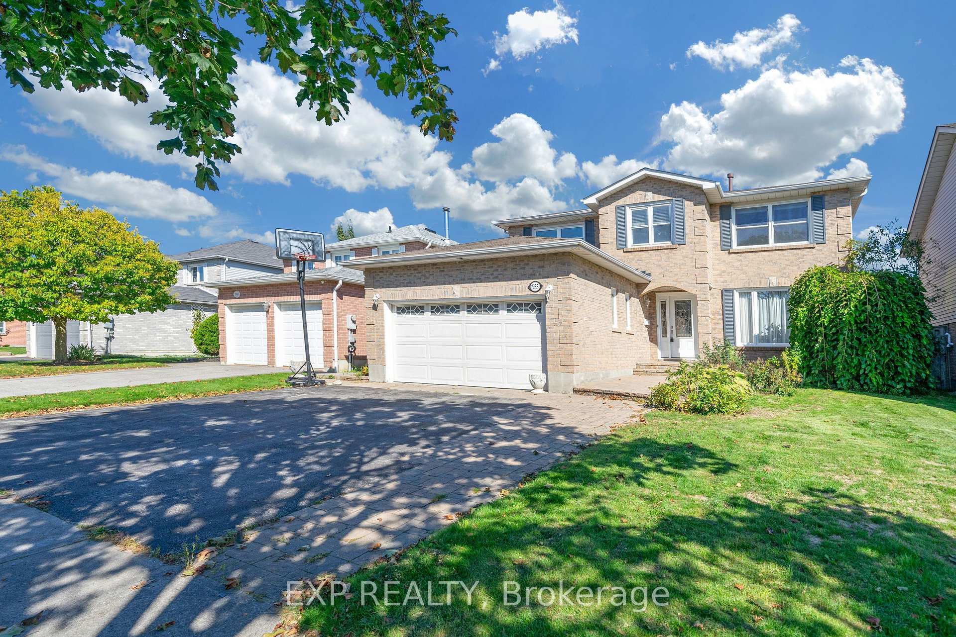 Photo 4 of 955 Snowbird Street, Oshawa, Northglen — HOMEH