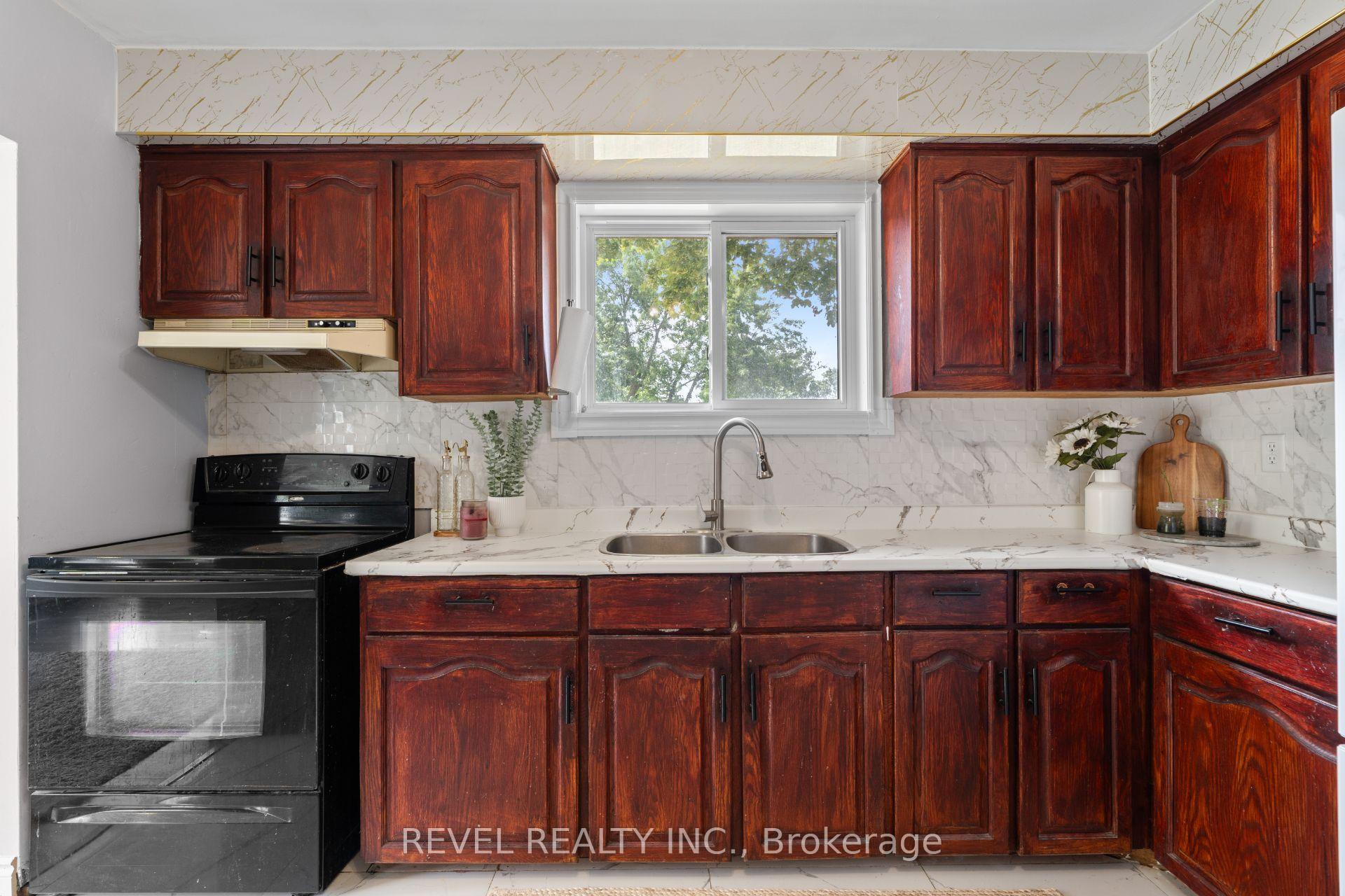 Photo 11 of 383 Bartley Bull Parkway, Brampton, Brampton East — HOMEH
