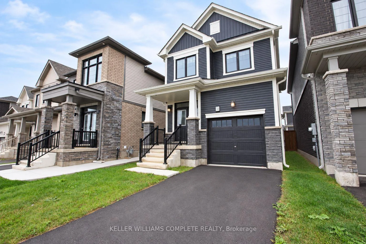 Photo 4 of 38 Lilac Circle, Haldimand — HOMEH