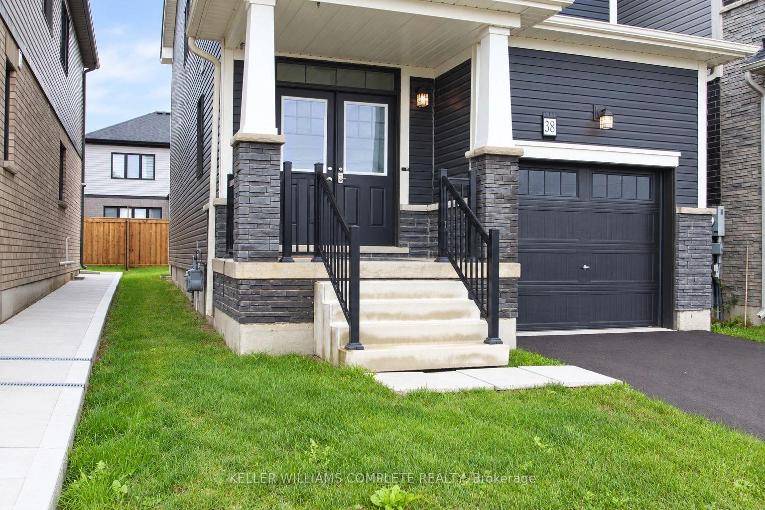 Photo 7 of 38 Lilac Circle, Haldimand — HOMEH