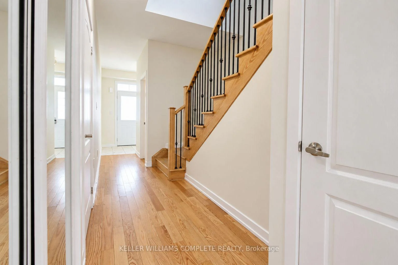 Photo 10 of 38 Lilac Circle, Haldimand — HOMEH