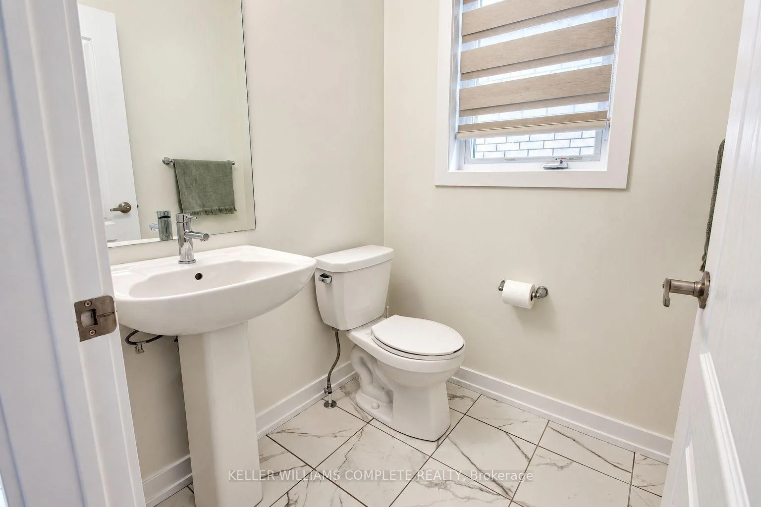 Photo 11 of 38 Lilac Circle, Haldimand — HOMEH