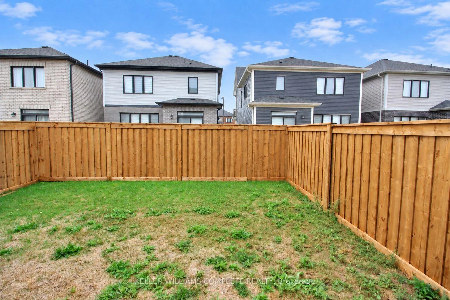 Photo 35 of 38 Lilac Circle, Haldimand — HOMEH