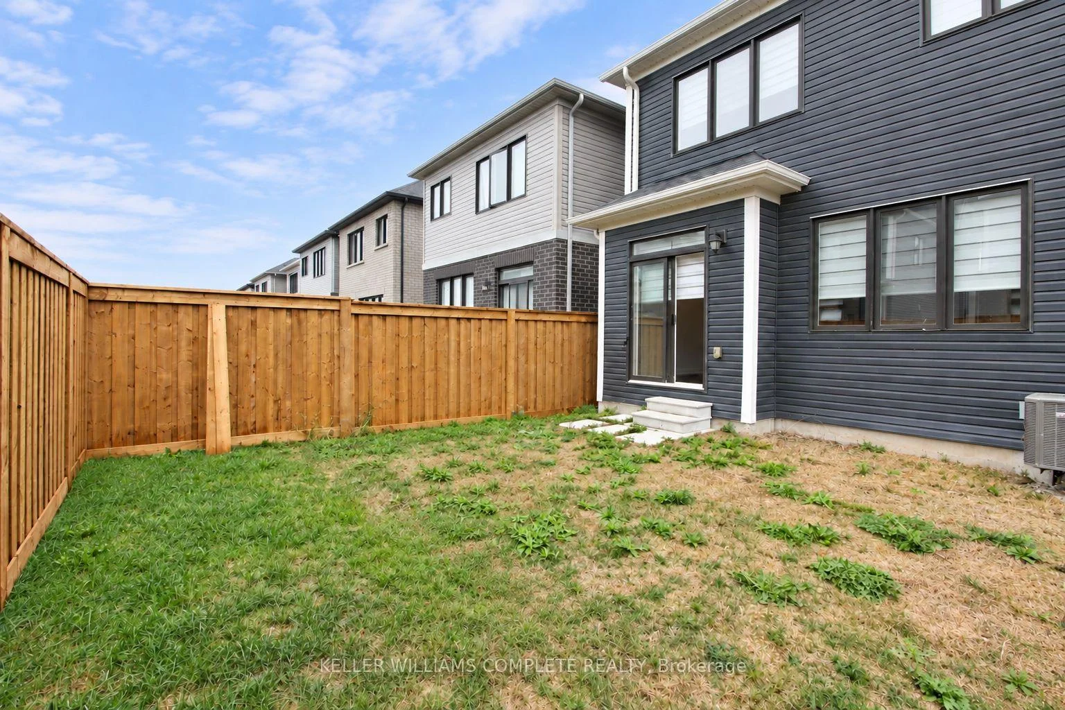 Photo 36 of 38 Lilac Circle, Haldimand — HOMEH