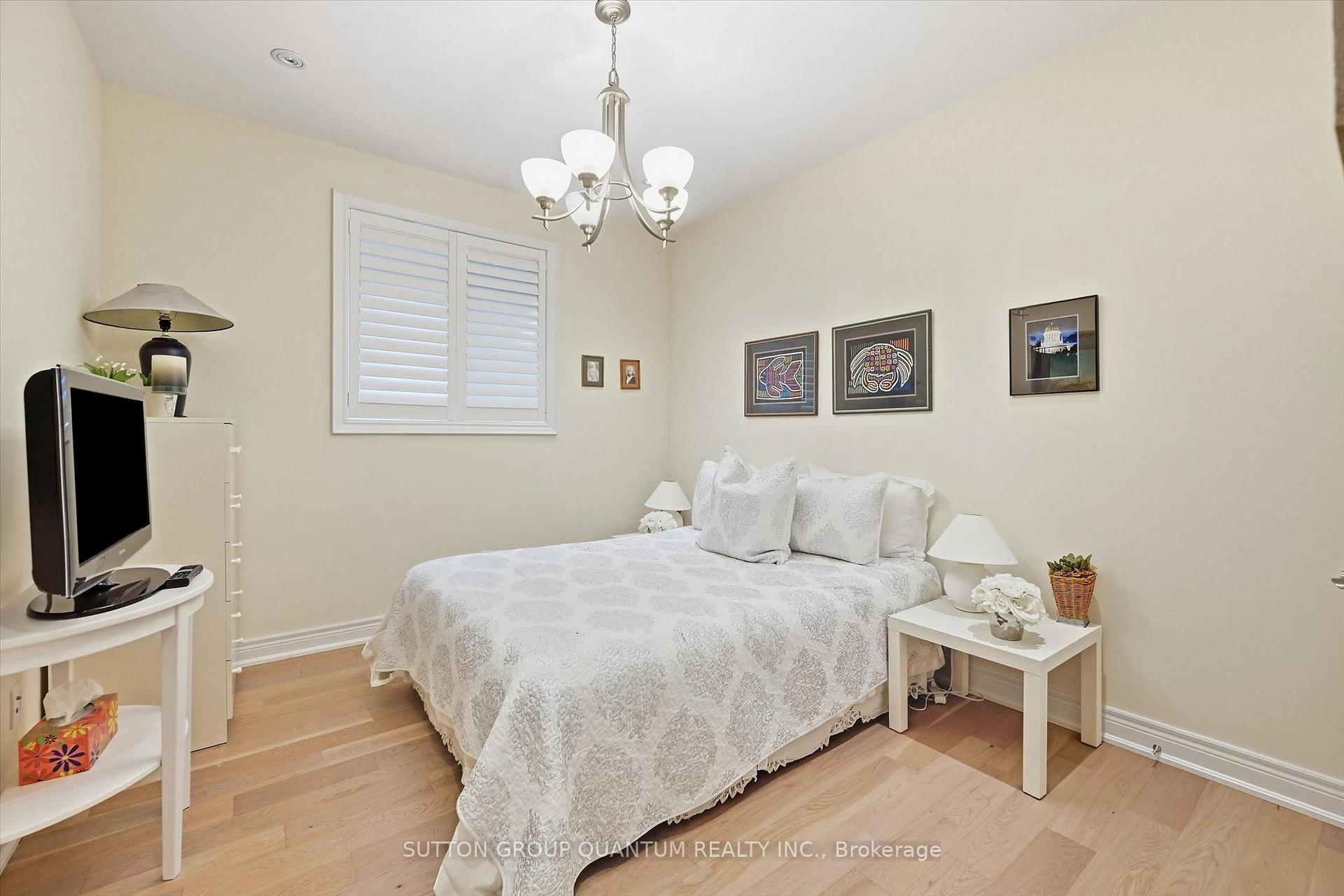 Photo 3 of 305 Caledon Avenue, Hamilton, Yeoville — HOMEH
