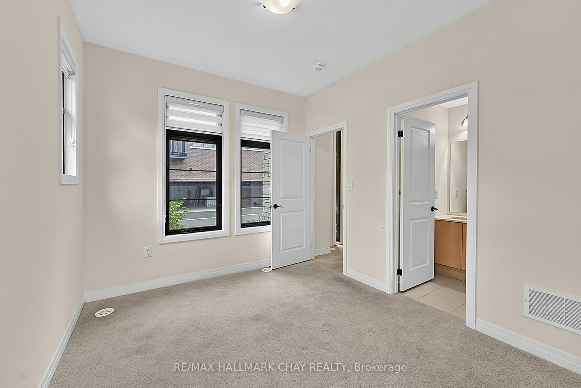 Photo 3 of 121 De La Roche Drive, Vaughan, Vellore Village — HOMEH