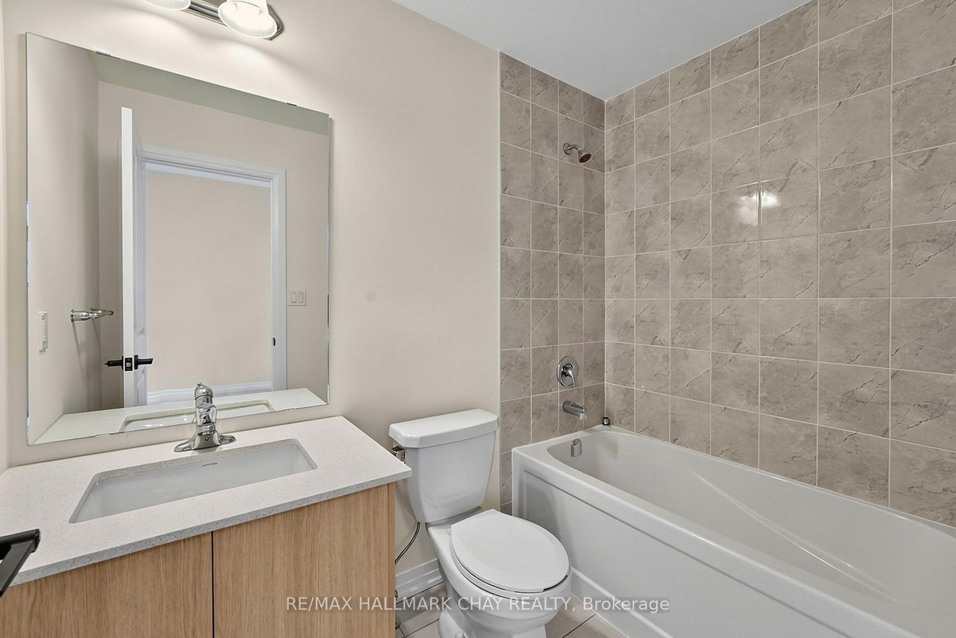 Photo 4 of 121 De La Roche Drive, Vaughan, Vellore Village — HOMEH