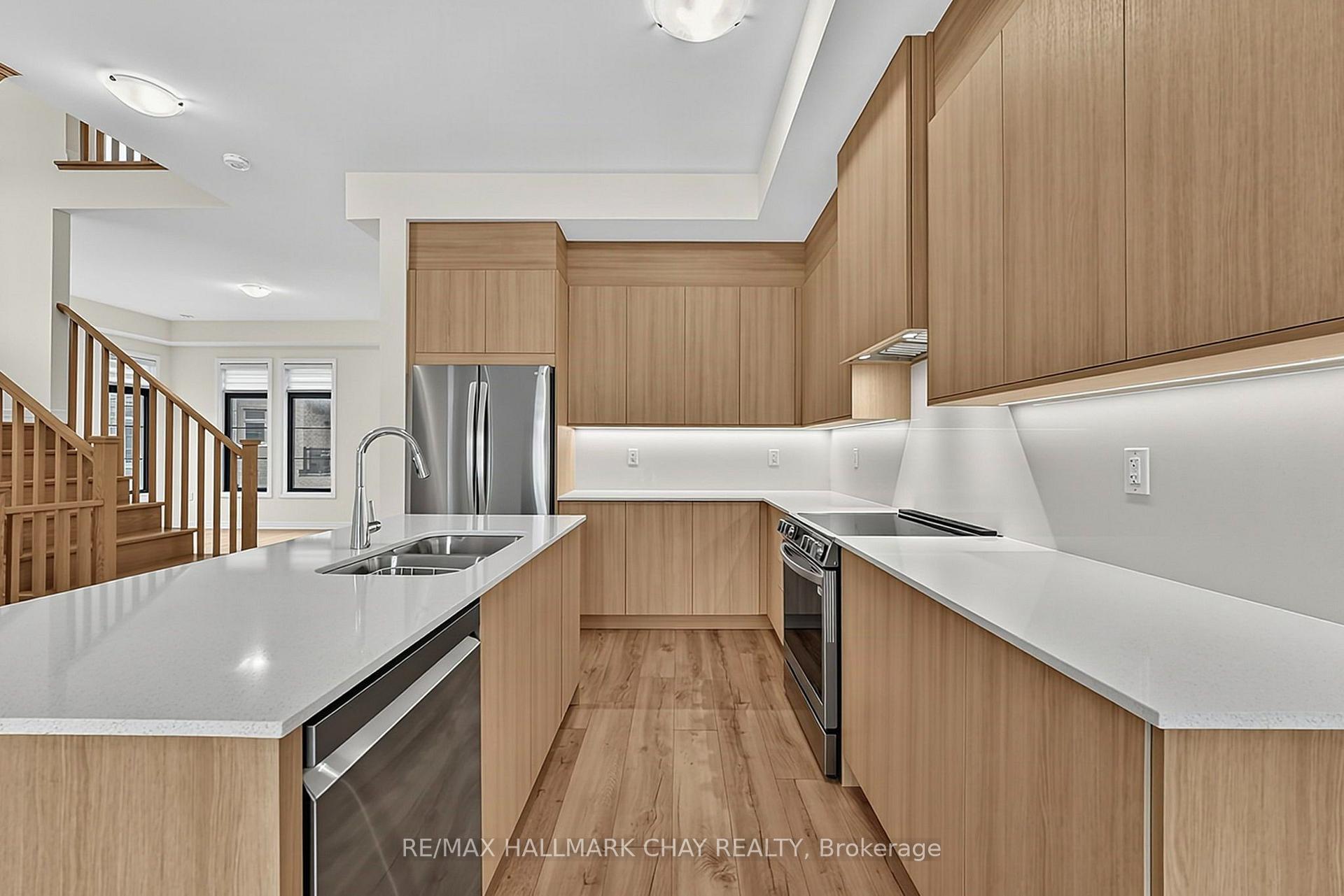 Photo 7 of 121 De La Roche Drive, Vaughan, Vellore Village — HOMEH