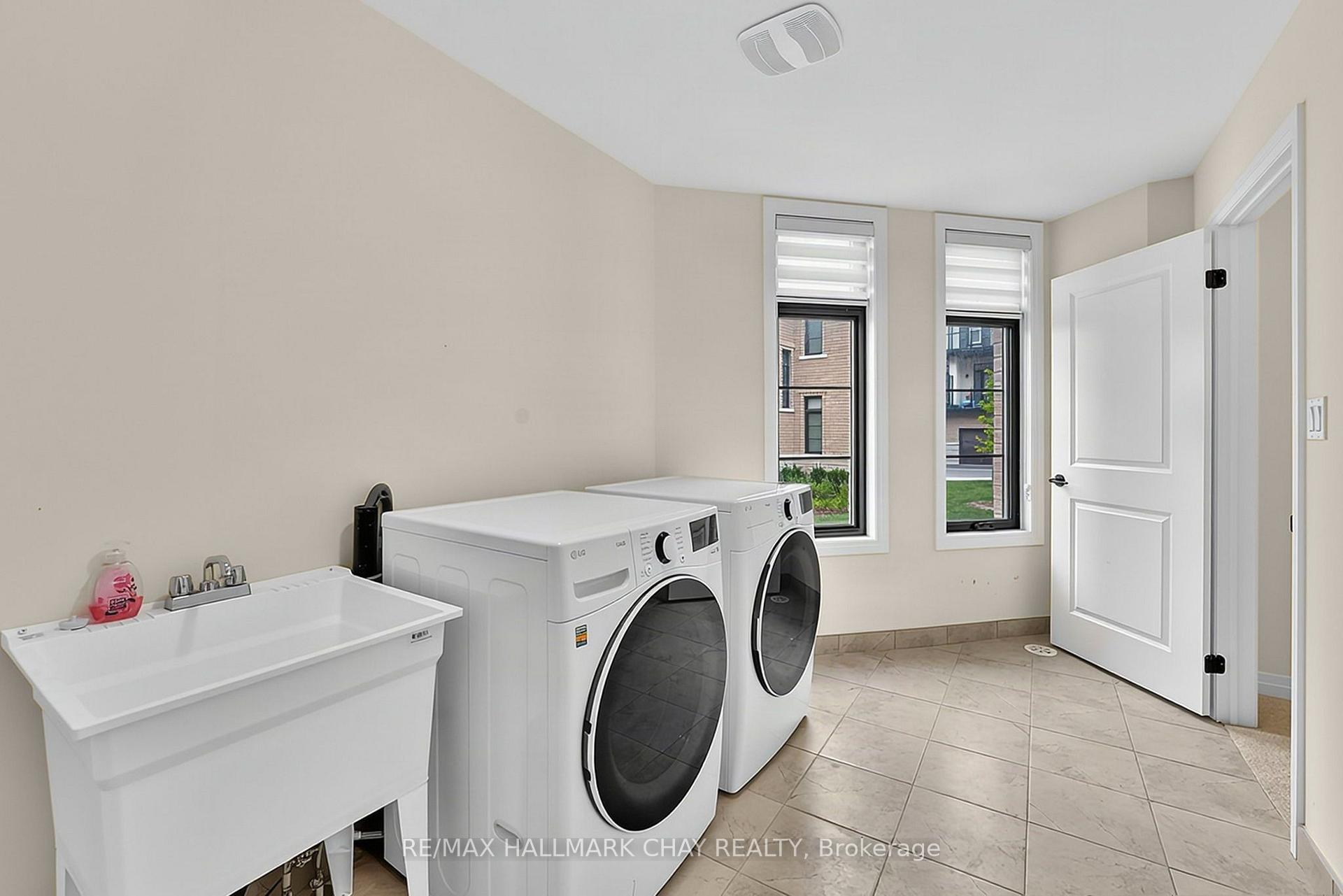 Photo 12 of 121 De La Roche Drive, Vaughan, Vellore Village — HOMEH