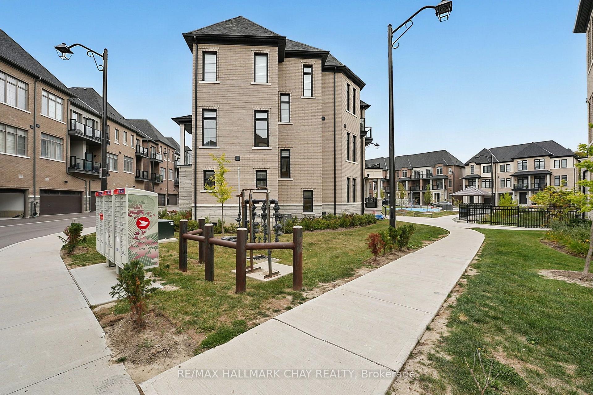 Photo 29 of 121 De La Roche Drive, Vaughan, Vellore Village — HOMEH