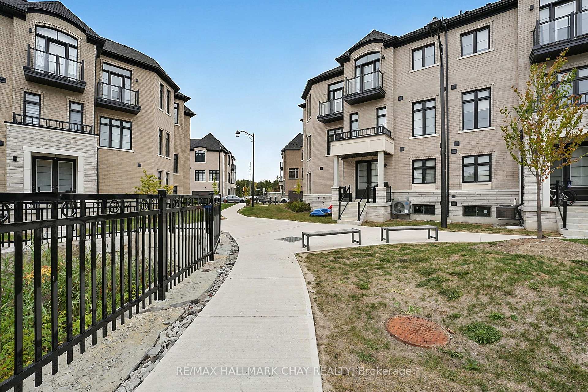 Photo 31 of 121 De La Roche Drive, Vaughan, Vellore Village — HOMEH