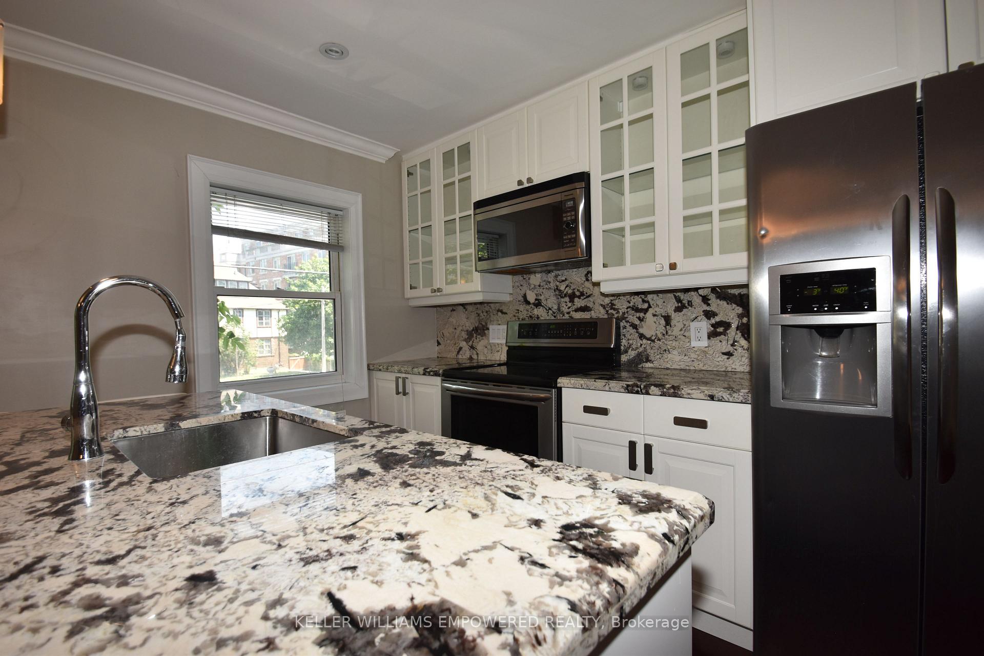 Photo 7 of Unit 2, 2665 Bloor Street W, Etobicoke, Kingsway South — HOMEH