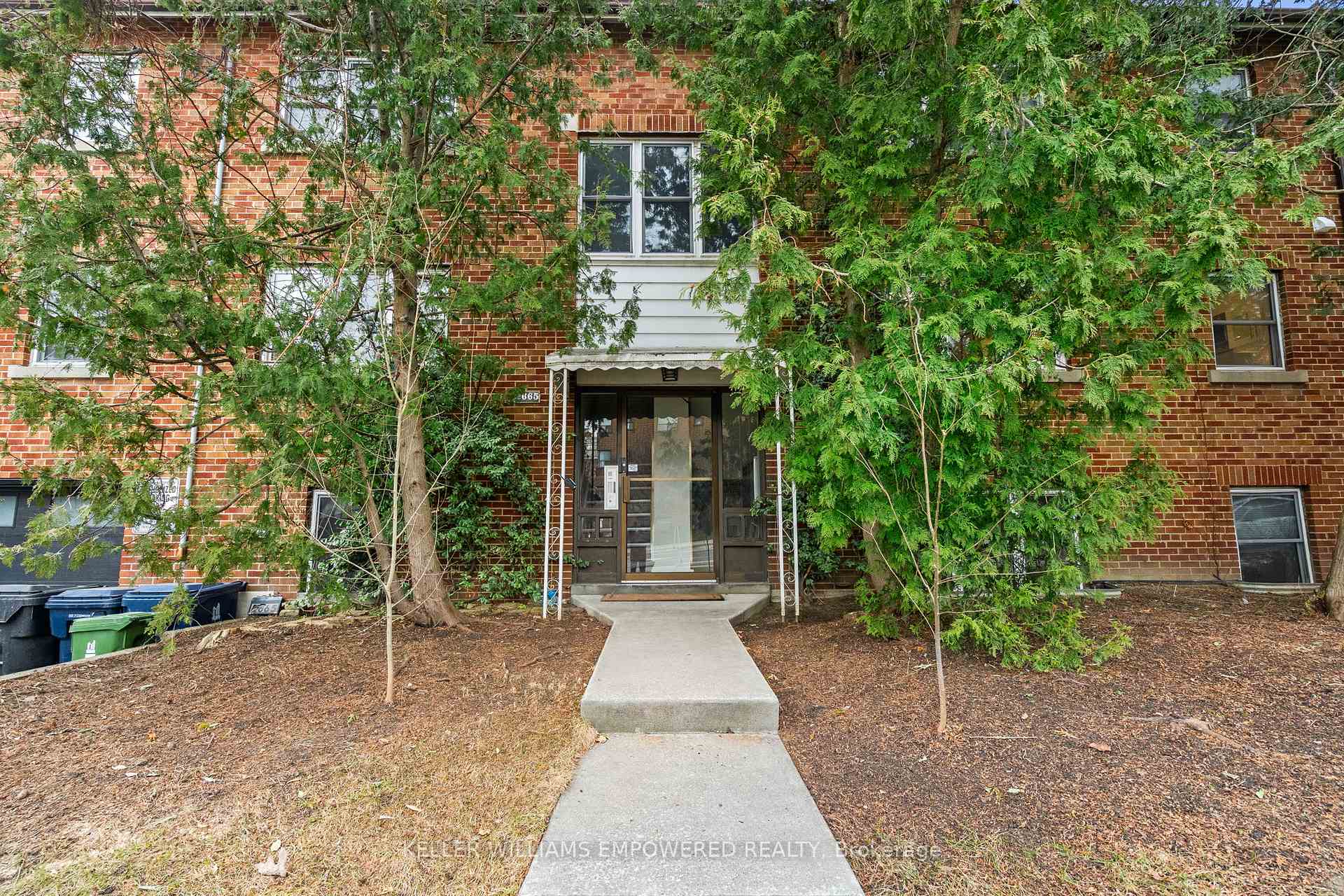 Photo 18 of Unit 2, 2665 Bloor Street W, Etobicoke, Kingsway South — HOMEH