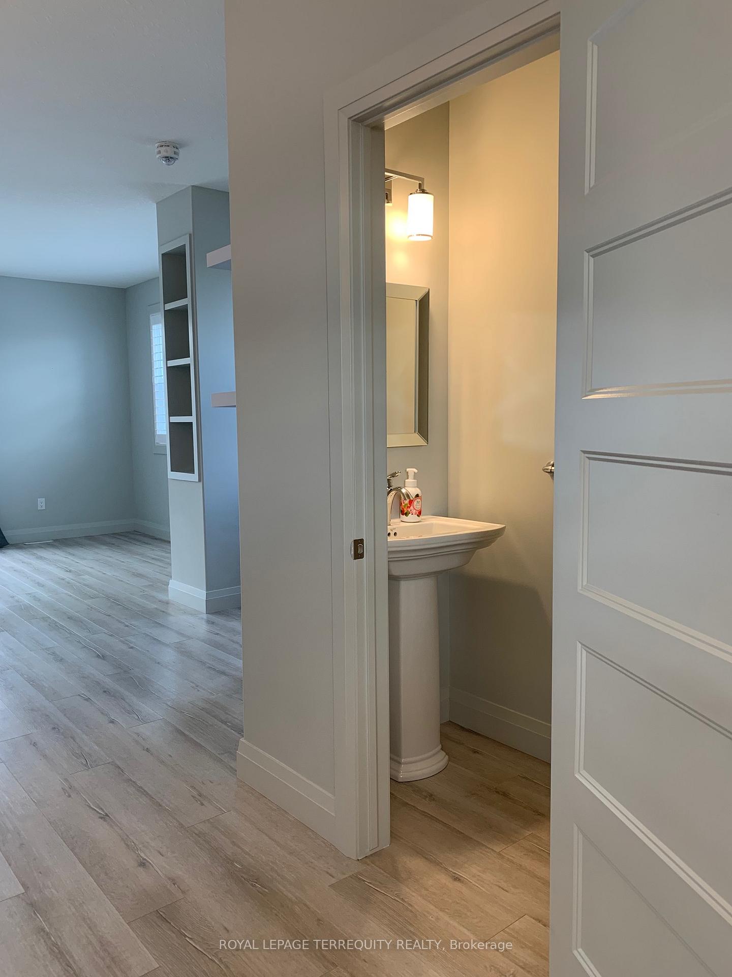 Photo 5 of Unit 2, 3025 Singleton Avenue, London, South W — HOMEH