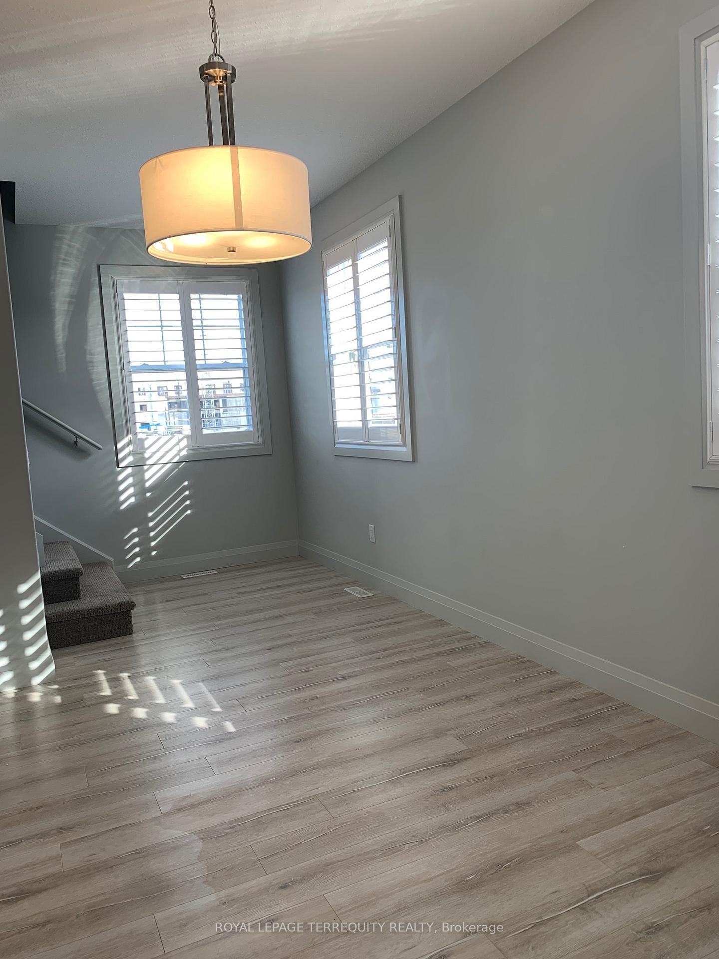 Photo 8 of Unit 2, 3025 Singleton Avenue, London, South W — HOMEH