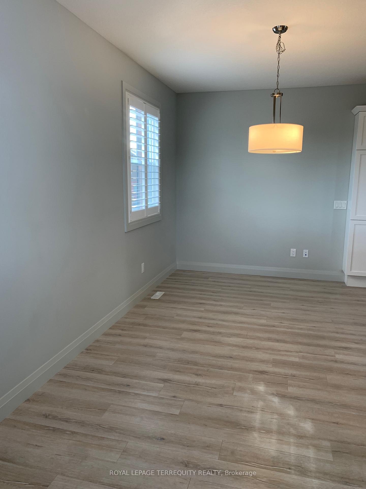 Photo 9 of Unit 2, 3025 Singleton Avenue, London, South W — HOMEH