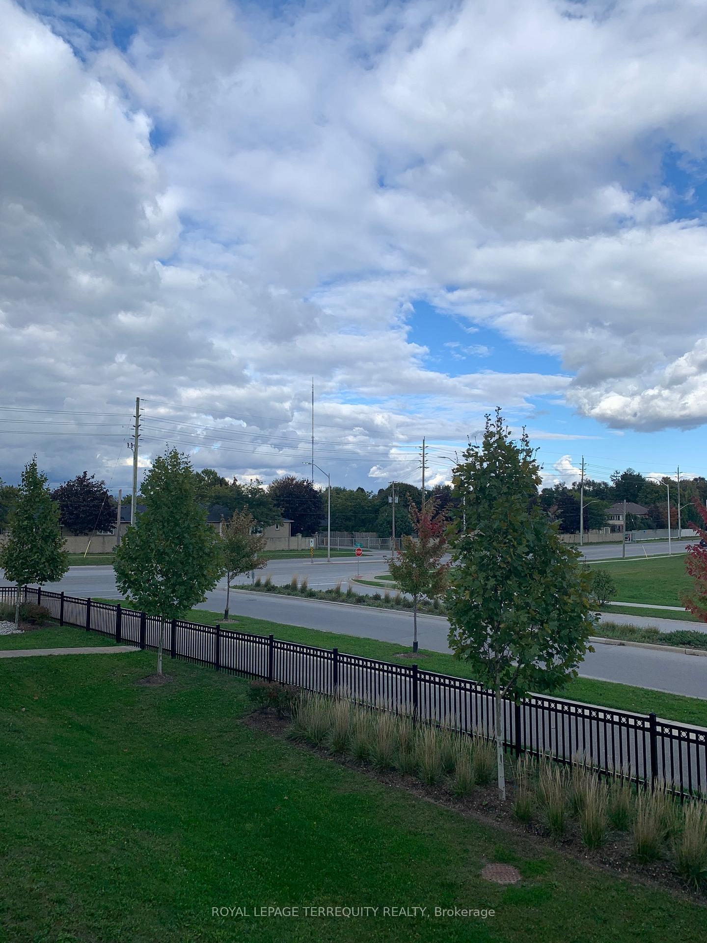 Photo 11 of Unit 2, 3025 Singleton Avenue, London, South W — HOMEH