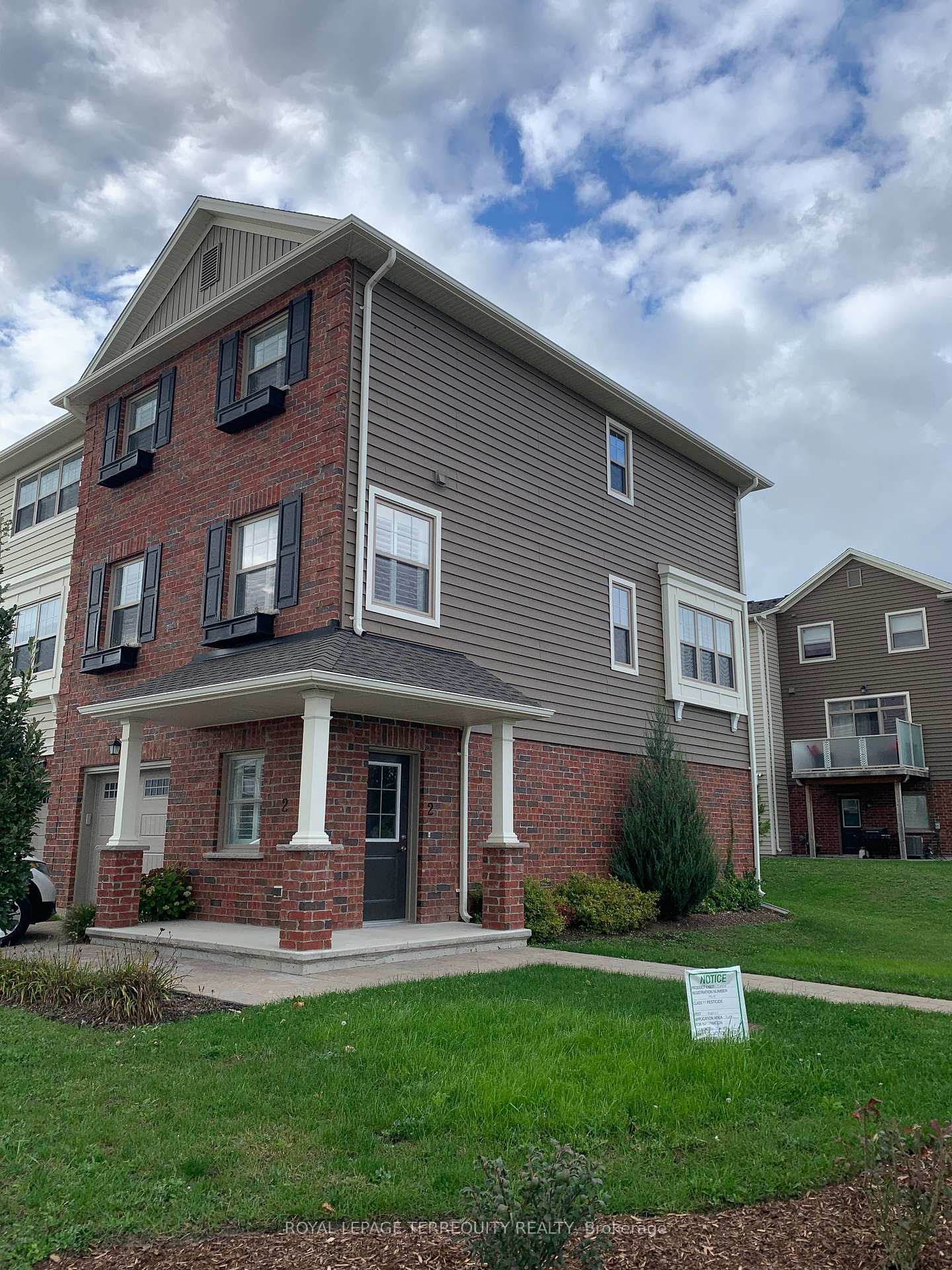 Photo 27 of Unit 2, 3025 Singleton Avenue, London, South W — HOMEH