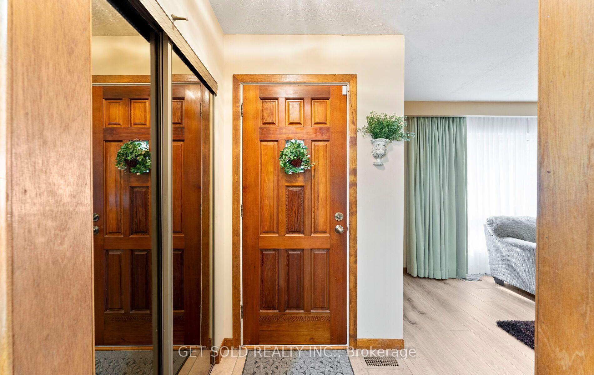 Photo 2 of 22 Almayo Crescent, Etobicoke, West Humber-Clairville — HOMEH