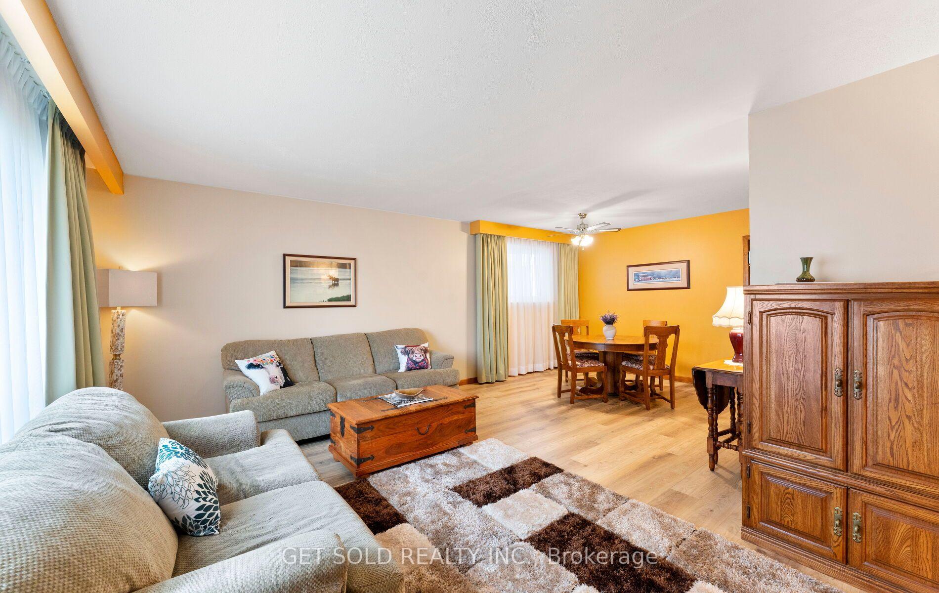 Photo 4 of 22 Almayo Crescent, Etobicoke, West Humber-Clairville — HOMEH