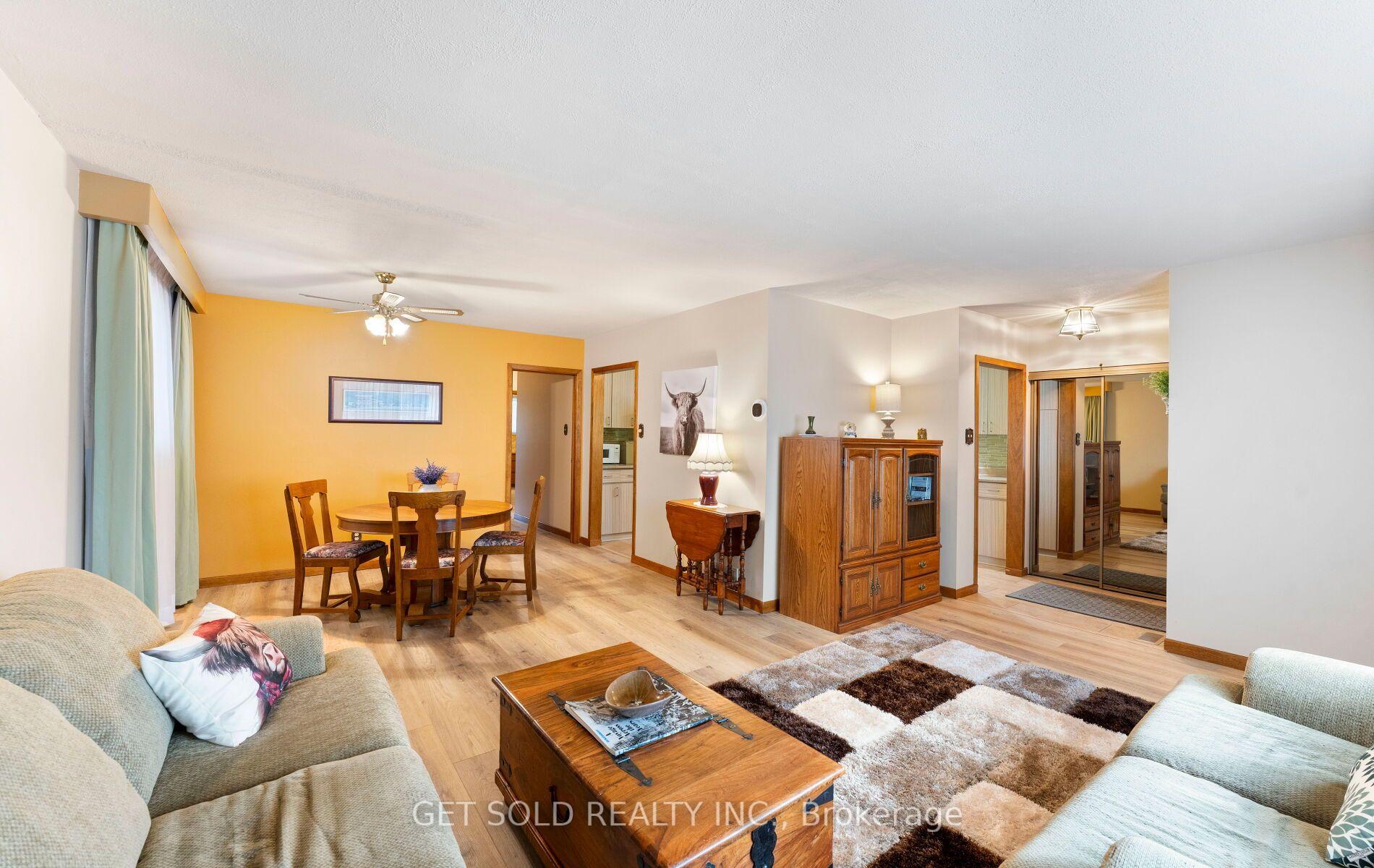Photo 5 of 22 Almayo Crescent, Etobicoke, West Humber-Clairville — HOMEH