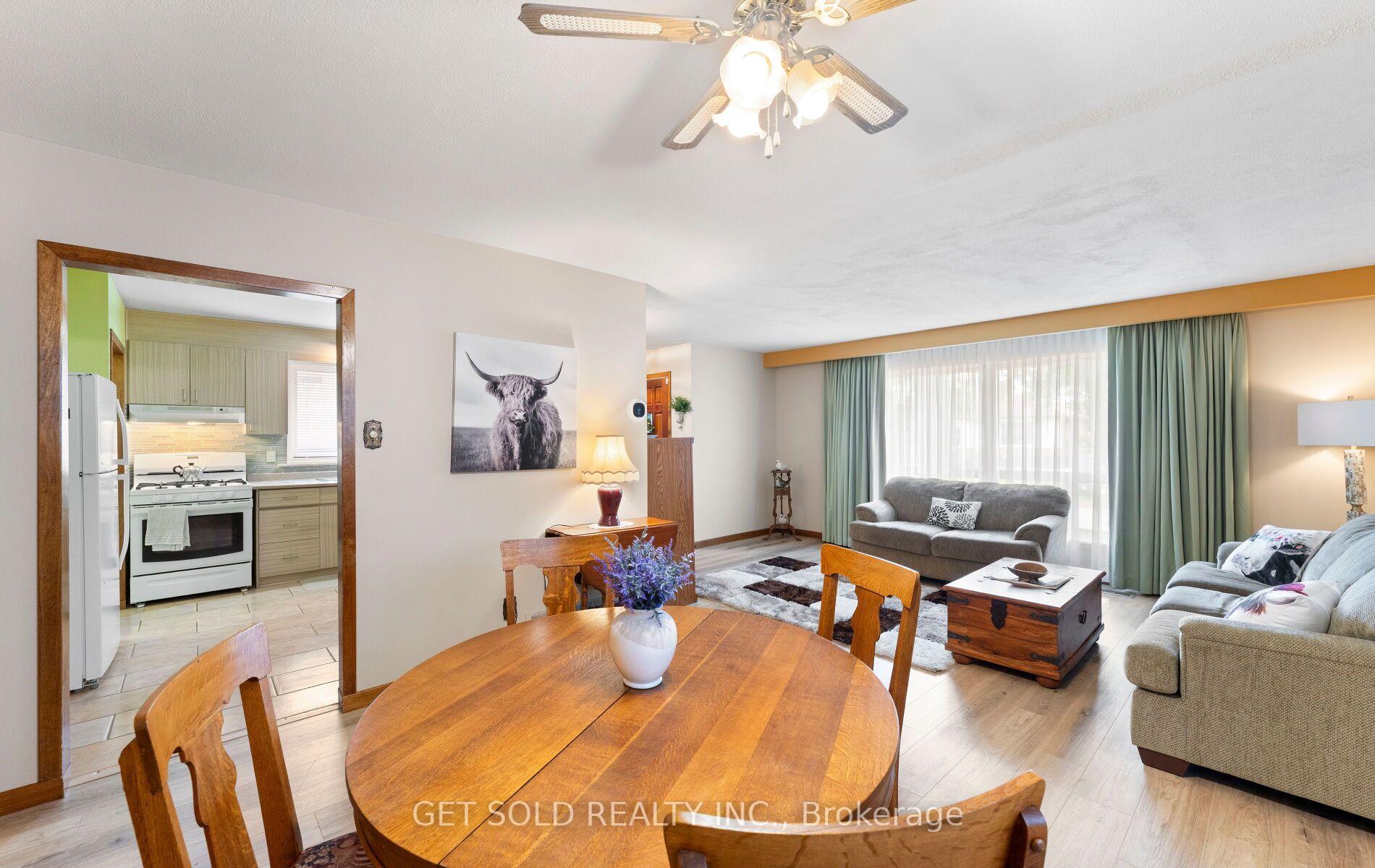 Photo 9 of 22 Almayo Crescent, Etobicoke, West Humber-Clairville — HOMEH