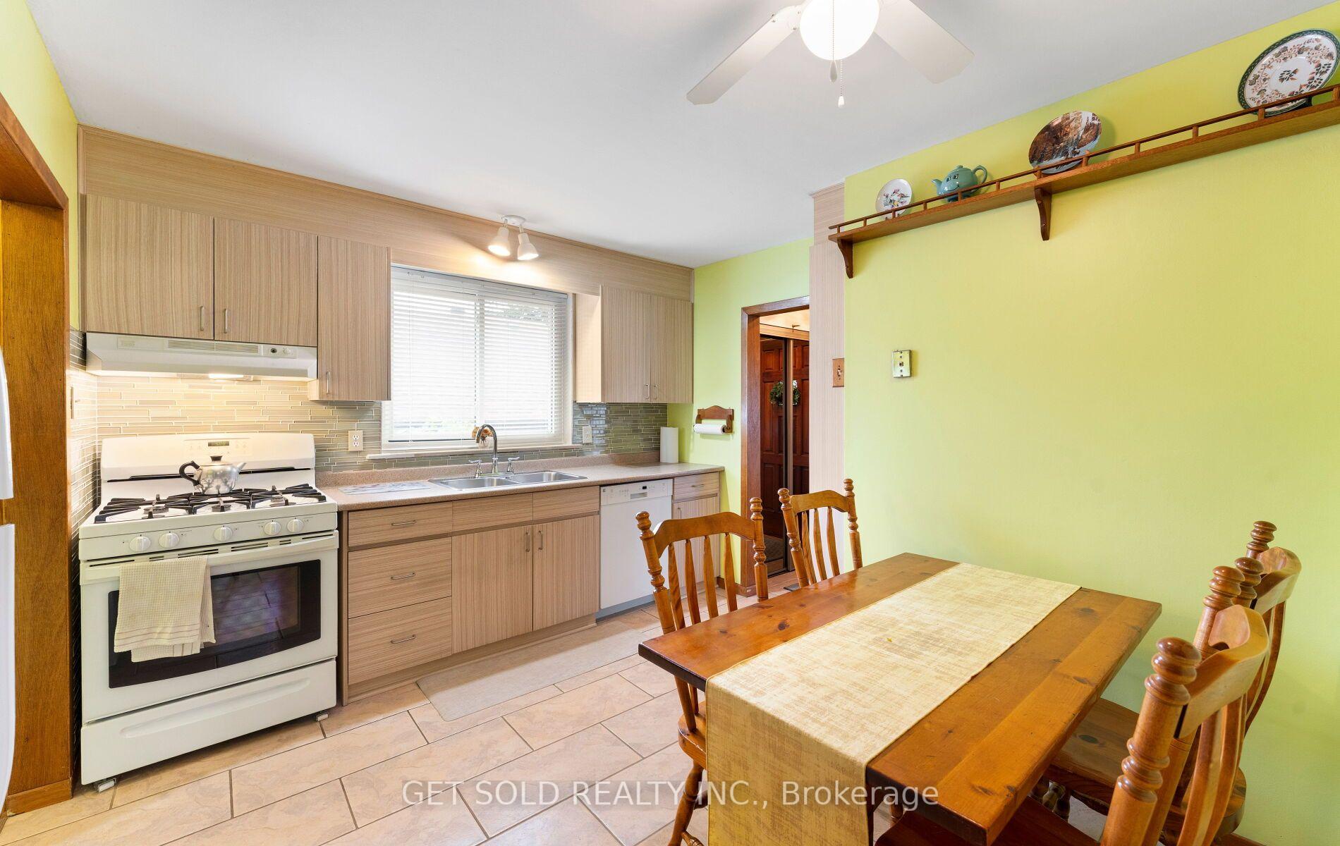 Photo 14 of 22 Almayo Crescent, Etobicoke, West Humber-Clairville — HOMEH