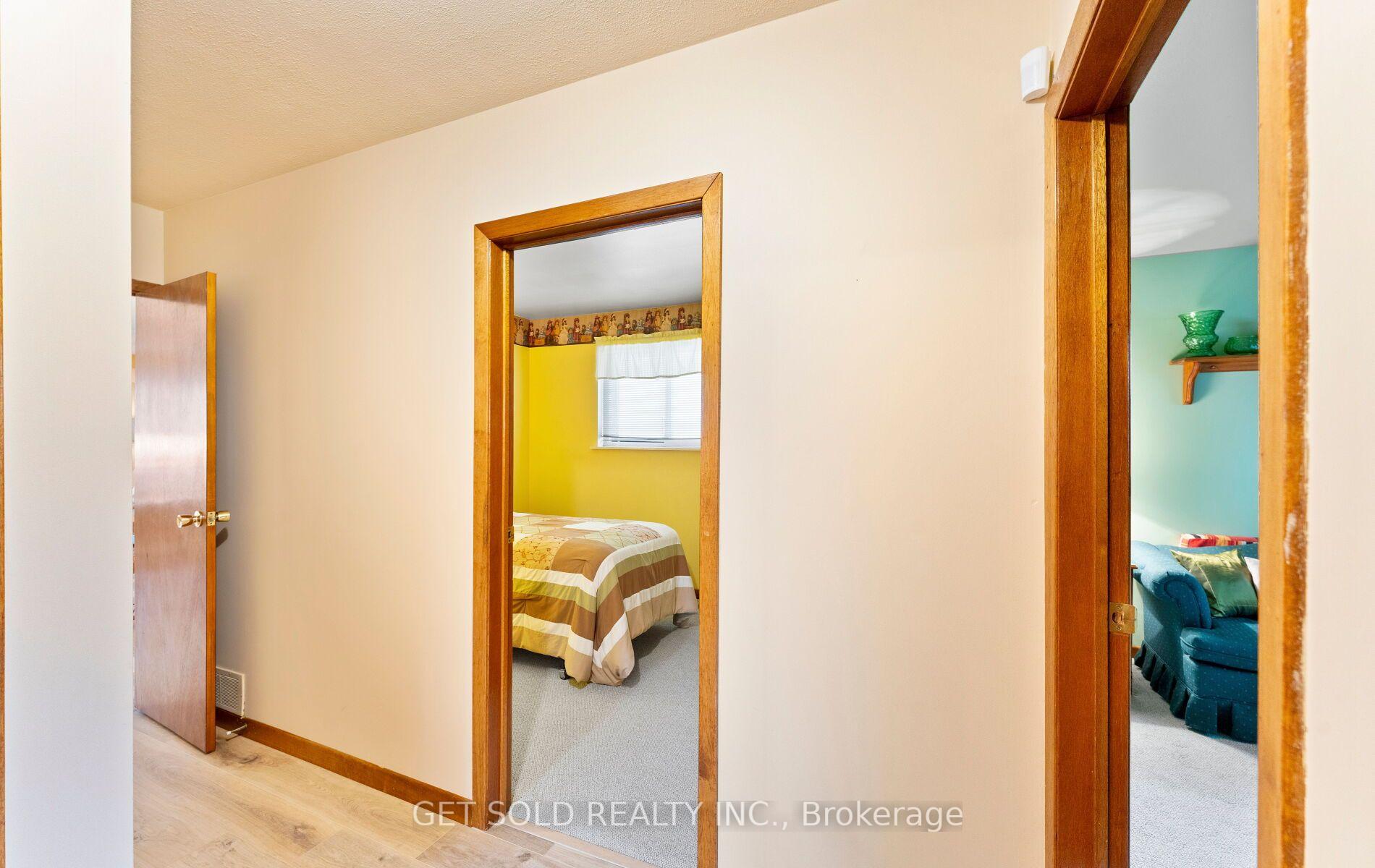 Photo 15 of 22 Almayo Crescent, Etobicoke, West Humber-Clairville — HOMEH